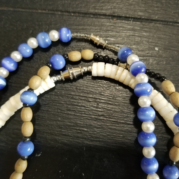 3 necklaces- free with bundle - Picture 2 of 6